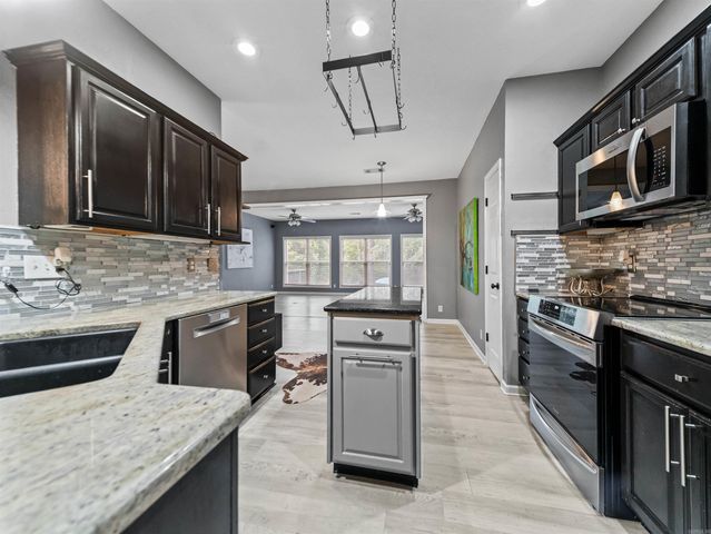 230 Pizarro Drive, Hot Springs Village, AR 71909