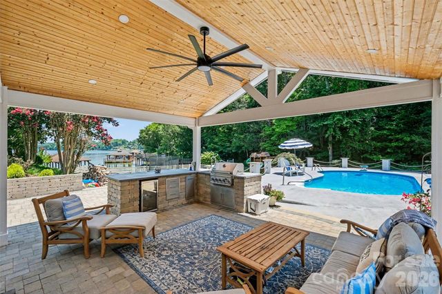 4444 3rd Street Lane NW, Hickory, NC 28601