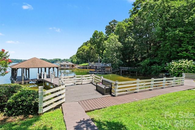 4444 3rd Street Lane NW, Hickory, NC 28601
