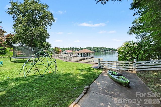 4444 3rd Street Lane NW, Hickory, NC 28601