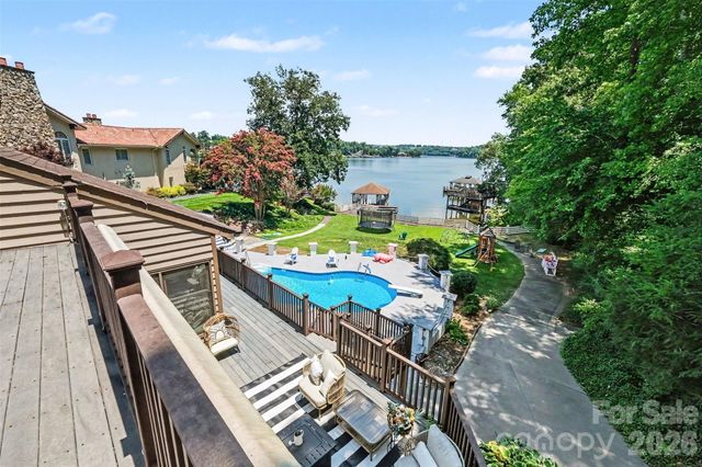 4444 3rd Street Lane NW, Hickory, NC 28601