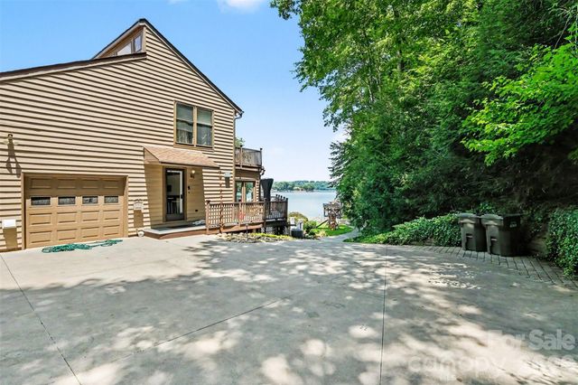 4444 3rd Street Lane NW, Hickory, NC 28601