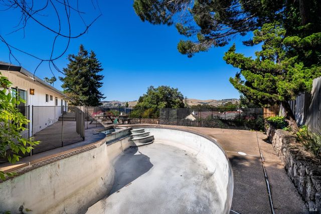 312 Skyline Dr, Vallejo, CA 94591