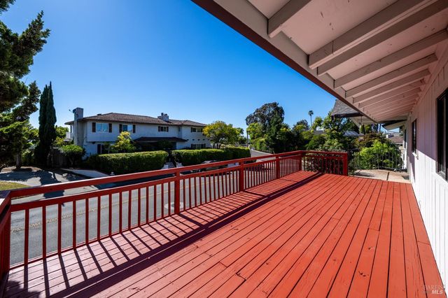 312 Skyline Dr, Vallejo, CA 94591