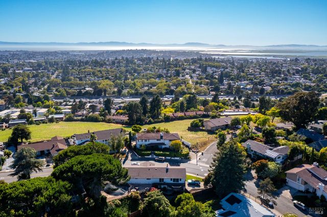 312 Skyline Dr, Vallejo, CA 94591