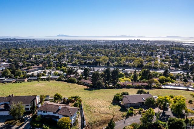 312 Skyline Dr, Vallejo, CA 94591