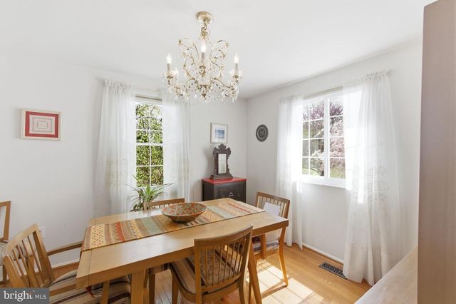 9301 WILLOW POND LN, Burke, VA 22015