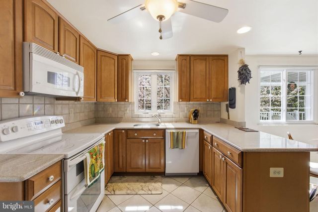 9301 WILLOW POND LN, Burke, VA 22015