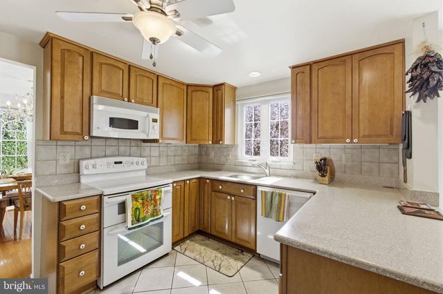 9301 WILLOW POND LN, Burke, VA 22015