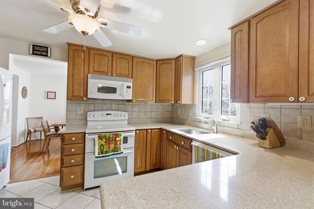 9301 WILLOW POND LN, Burke, VA 22015