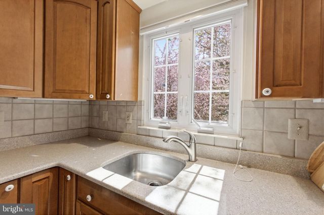 9301 WILLOW POND LN, Burke, VA 22015