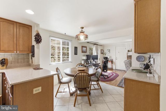 9301 WILLOW POND LN, Burke, VA 22015