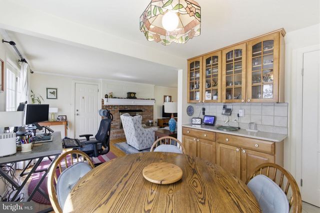 9301 WILLOW POND LN, Burke, VA 22015