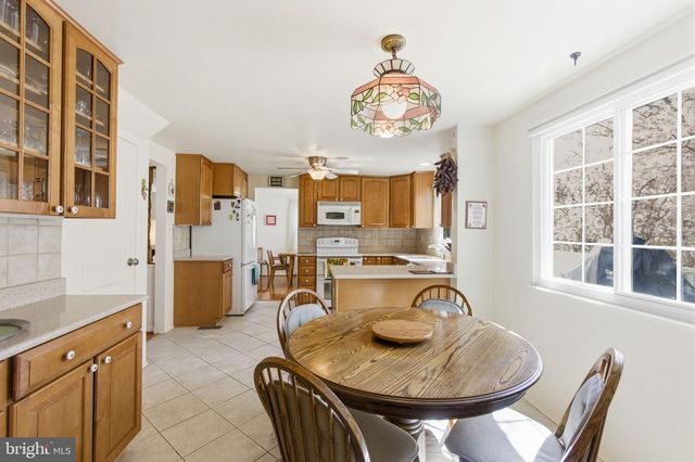 9301 WILLOW POND LN, Burke, VA 22015