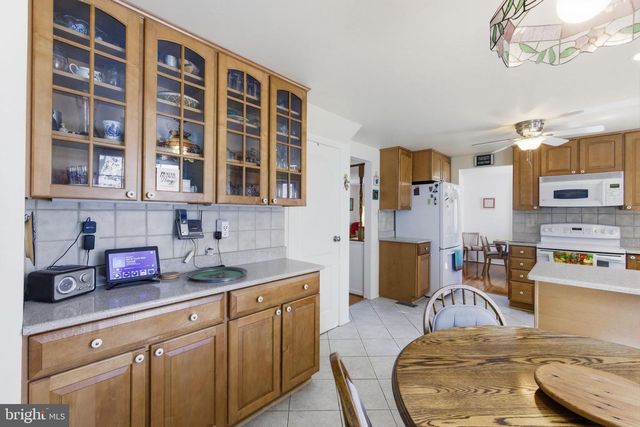 9301 WILLOW POND LN, Burke, VA 22015