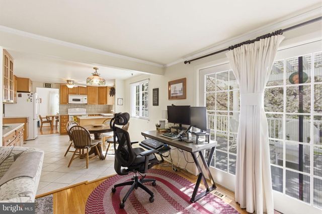 9301 WILLOW POND LN, Burke, VA 22015