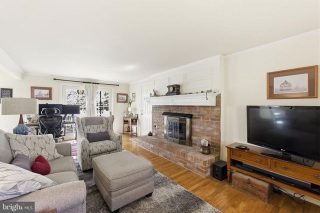 9301 WILLOW POND LN, Burke, VA 22015