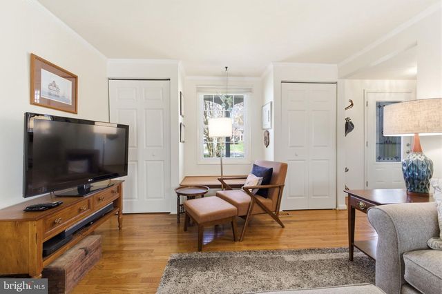 9301 WILLOW POND LN, Burke, VA 22015