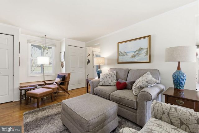 9301 WILLOW POND LN, Burke, VA 22015