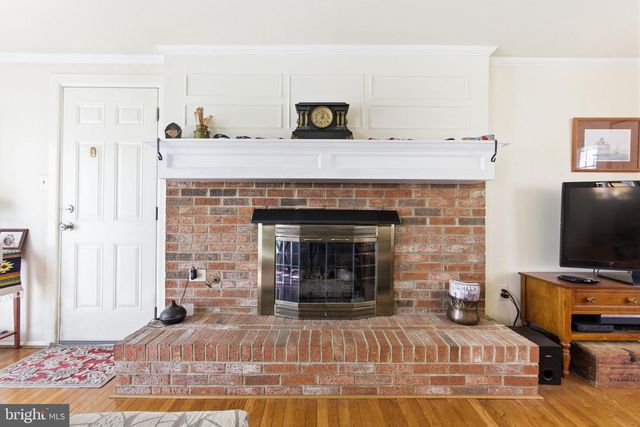 9301 WILLOW POND LN, Burke, VA 22015