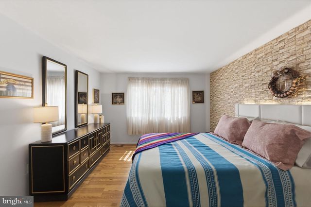 9301 WILLOW POND LN, Burke, VA 22015