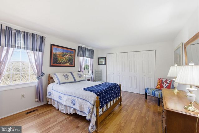 9301 WILLOW POND LN, Burke, VA 22015