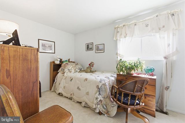 9301 WILLOW POND LN, Burke, VA 22015