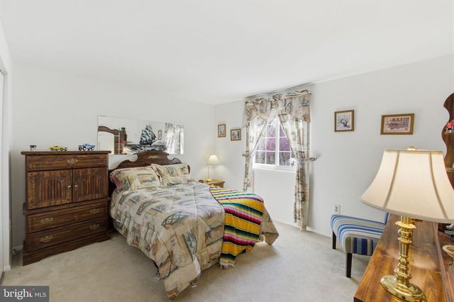 9301 WILLOW POND LN, Burke, VA 22015