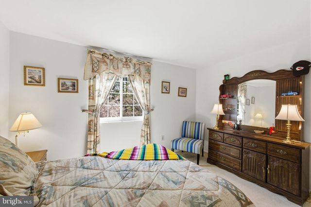 9301 WILLOW POND LN, Burke, VA 22015