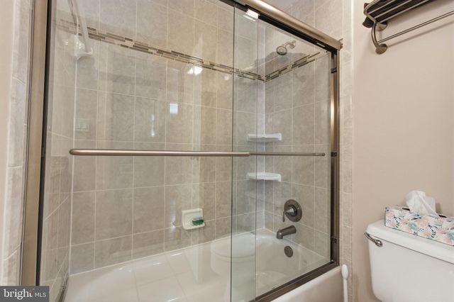 9301 WILLOW POND LN, Burke, VA 22015