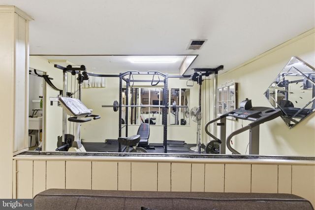 9301 WILLOW POND LN, Burke, VA 22015