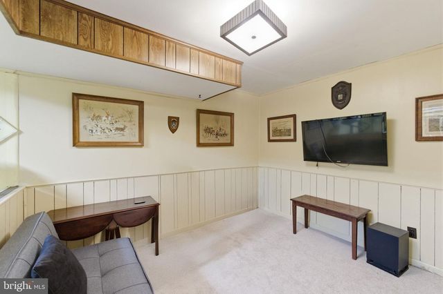 9301 WILLOW POND LN, Burke, VA 22015