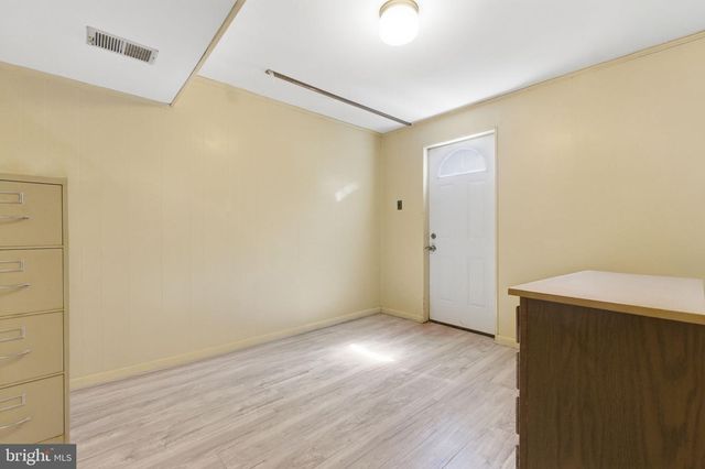 9301 WILLOW POND LN, Burke, VA 22015