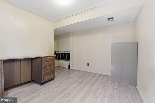 9301 WILLOW POND LN, Burke, VA 22015