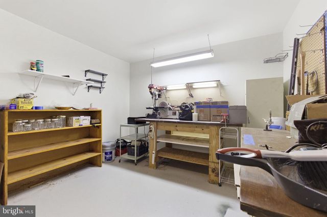 9301 WILLOW POND LN, Burke, VA 22015