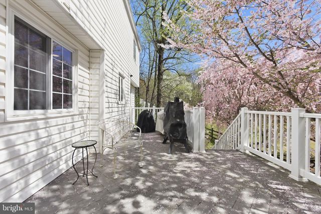 9301 WILLOW POND LN, Burke, VA 22015