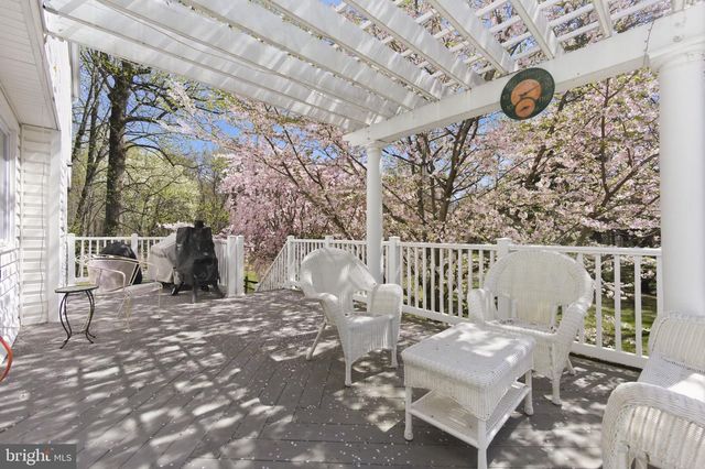 9301 WILLOW POND LN, Burke, VA 22015