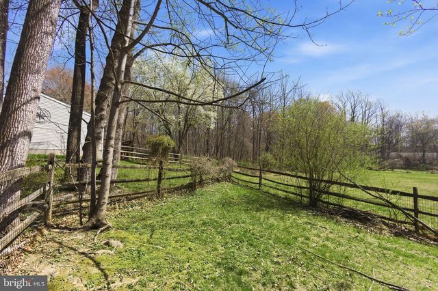 9301 WILLOW POND LN, Burke, VA 22015