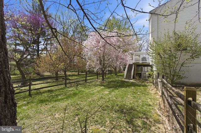 9301 WILLOW POND LN, Burke, VA 22015