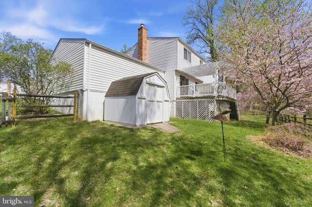 9301 WILLOW POND LN, Burke, VA 22015