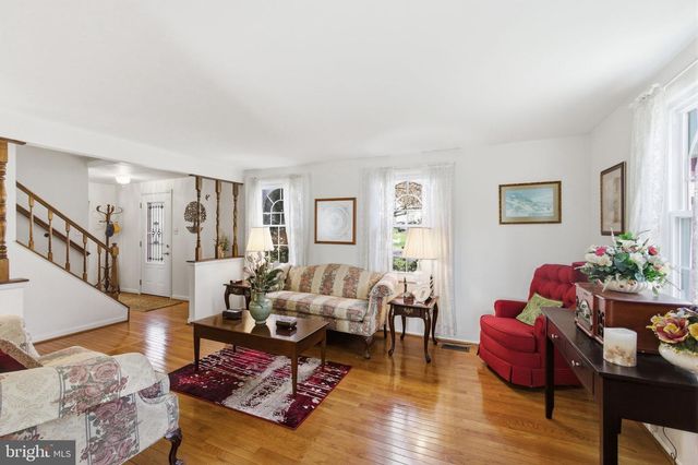 9301 WILLOW POND LN, Burke, VA 22015