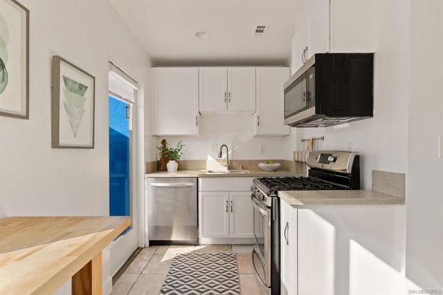 1828 Cable St, San Diego, CA 92107