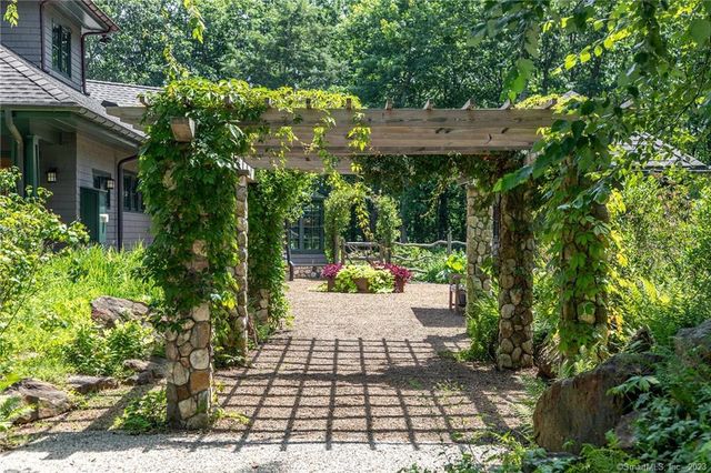 397 White Deer Rock Road, Middlebury, CT 06762