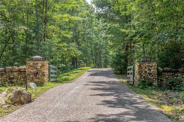 397 White Deer Rock Road, Middlebury, CT 06762