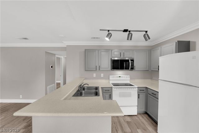 4050 Pacific Harbors Drive 124, Las Vegas, NV 89121
