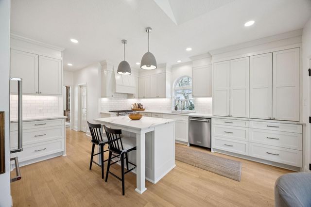 2 Thundercreek Place, Spring, TX 77381