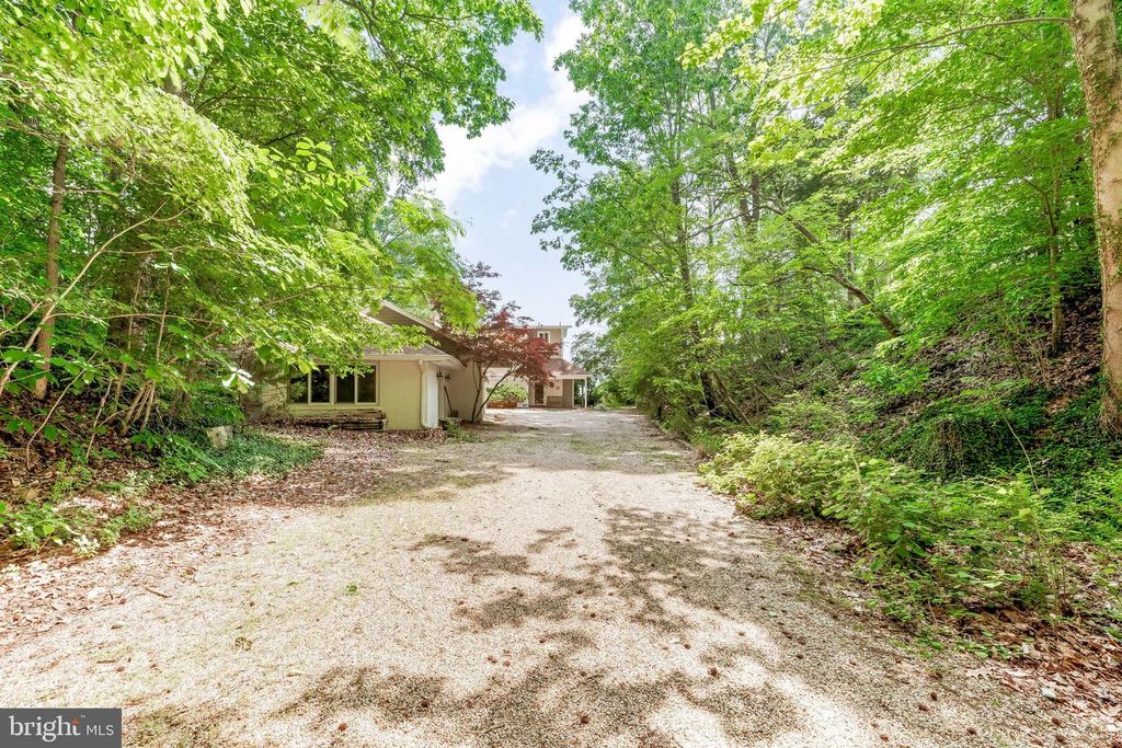 2037 INDIAN CIR, St Leonard, MD 20685
