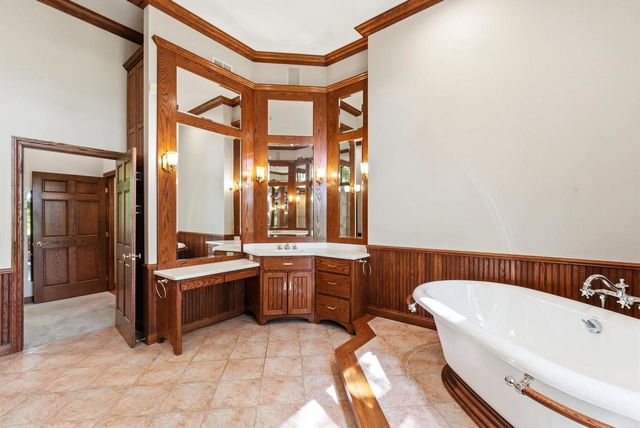 364 LEDGEWOOD DRIVE, Fond Du Lac, WI 54937