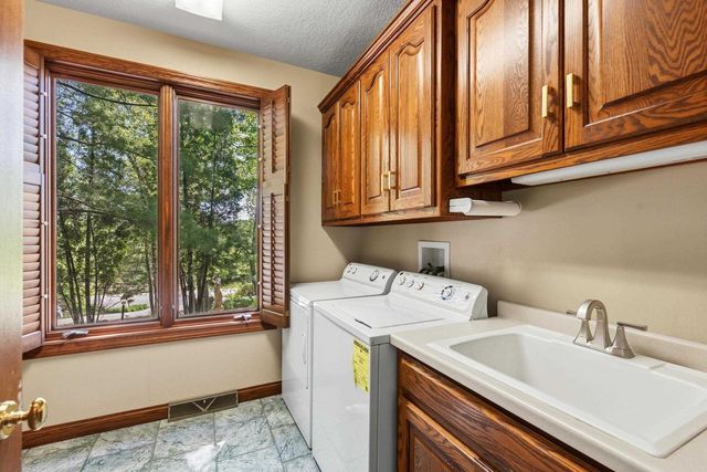 364 LEDGEWOOD DRIVE, Fond Du Lac, WI 54937