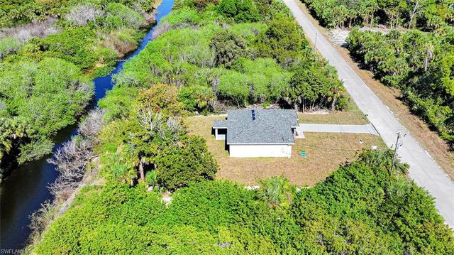 524 Empire AVE S, Lehigh Acres, FL 33974